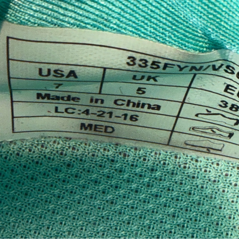 Womens VIONIC Fyn Silver Athletic Shoes / Size 7 - Picture 8 of 9